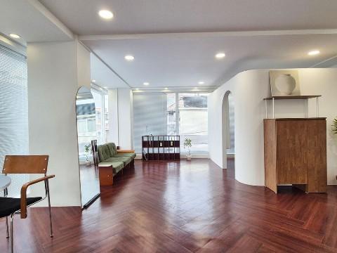 리모델링 럭셔리 건물 외관 통창 세련된 공간 임대