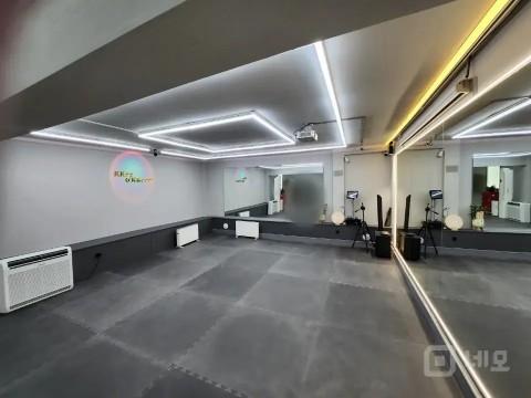 제기동 지하 사무실, 연습실