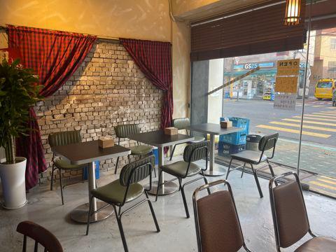 신림동 대로변, 분위기 좋은 인테리어 요리주점