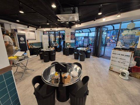 창천동 인테리어 및 시설 깔끔한 요리주점