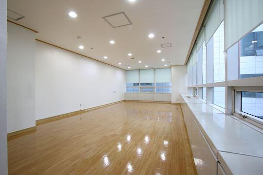 13평 규모 넒은 평수의 사무실!