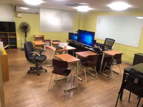 학원 인테리어가 너무나 깔끔하고 이쁜 점포 추천드립니다.