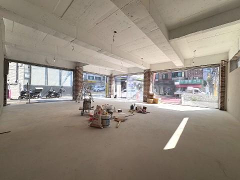 학동역 인근 2면 통창! 무권리! 리모델링 1층 상가 매물!