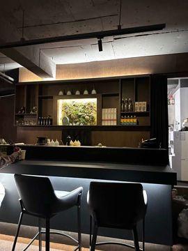 연남동 대로변에 위치한 요리주점