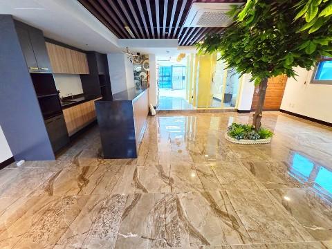 신촌역 도보 4분/홍대입구역 5분 역세권 전용148평 무권리 사무실/상가