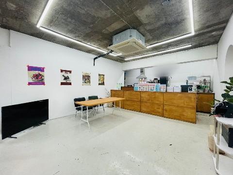 RICH 무권리 .주차0 .신축급 .망원한강공원인근 .깔끔한 1층