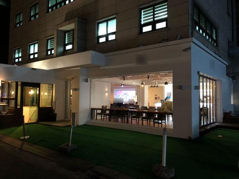 홍대입구역 역세권, 인테리어 완비된 동교동 1층 카페