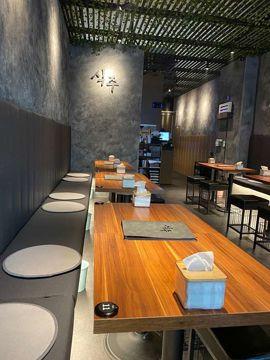 문래동 복합 상권에 위치한 요리 주점