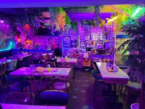 낙원동 복합상권에 위치한 호프집