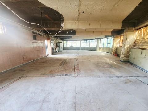 대로변 넓은 전면 O코너입지 O상시 유동인구 풍부 O귀한 무권리 대형면적