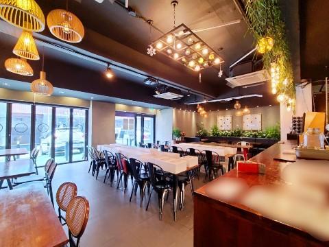 압구정역 메인거리 1층 귀한무권리 /맞은편스타벅스