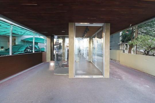 홍대입구역 합정역 도보 10분 편리한 위치의 신축급 무권리 1층 사무실