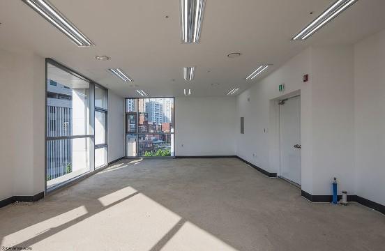 이대역 역세권, 대로변 신축건물 1층 임대