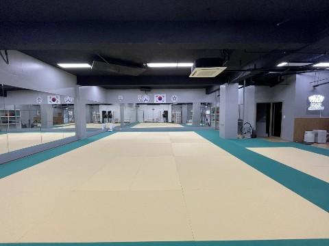 둔촌동역 4번출구 유도관