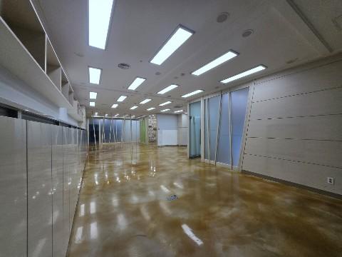 50평대 가산디지털단지역 초역세권 .즉시입주.인테리어 좋음