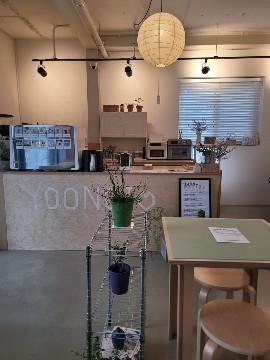 “성수동의 감성을 담아내는 아담한 단독 건물 카페”