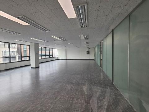 전용면적 41평 남양리에서 가장 위치좋고 하루 방문객많은 최고의 건물