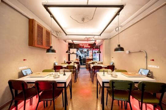 유동 많은 세로수길 메인 골목