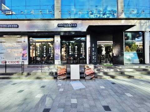 JS 홍대입구역 사거리 인근 대로변 대형 1층 상가임대