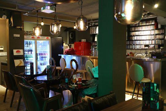 창천동 대학가, 분위기 좋은 인테리어 BAR