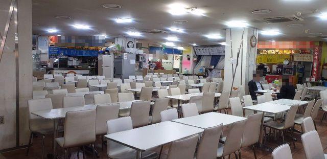 초역세권 오피스 타워 지하에 위치한 푸드코트 점포자리