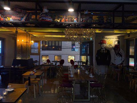 신논현역 역세권, 트렌디한 인테리어의 레스토랑