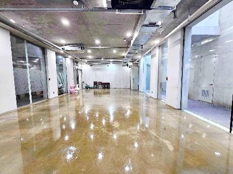 I세븐I 홍대입구역 오피스라인 예쁜건물 지층사무실 선큰구조