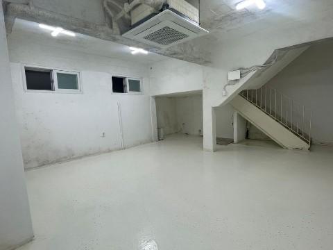 RICH 무권리 .신촌역7분 .명물길메인 .가성비.다양한업종추천 .지층