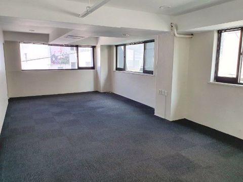 신사동 3층 카페로도 임차 가능한 사무실