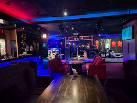 방이동 주목도 높은 대로변 고층 빌딩 110평 라이브 펍