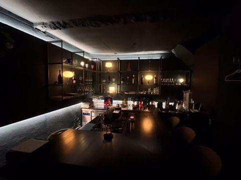 신당역 역세권, 고급스러운 인테리어의 와인바