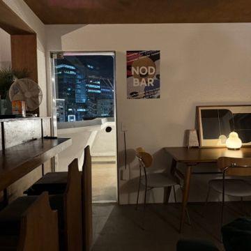 동선동 복합상권에 위치한 BAR