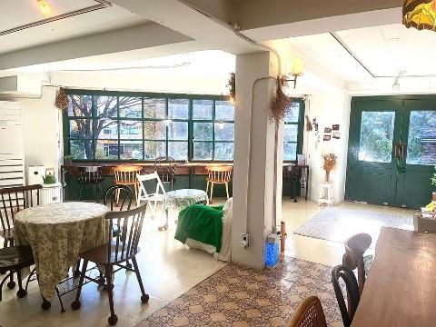 따뜻한 분위기에 브런치 카페입니다