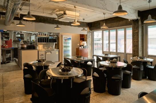 리뷰만 1,700개로 매출이 검증된 매장