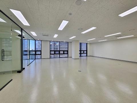 가산어반워크 사무실 실42평 룸2개 탕비실 즉시입주가능