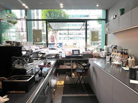 군자역 1번 출구에서 도보 1분 거리에 위치한 1층 상가입니다.