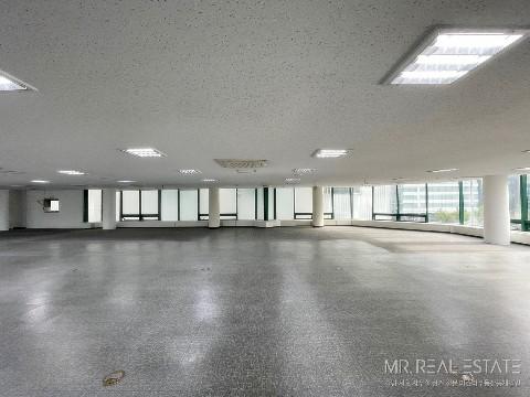 도산공원사거리.대로변건물.주차4대가능.대형평수