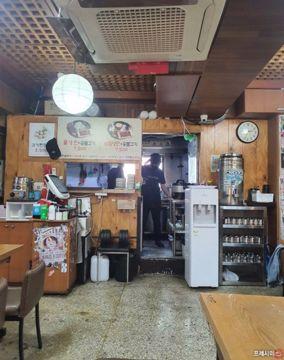 홍대 축제거리 2층 한식집