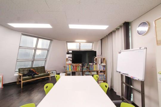 ● 역세권 소형사무실 !! 월세 100미만 주차가능한곳