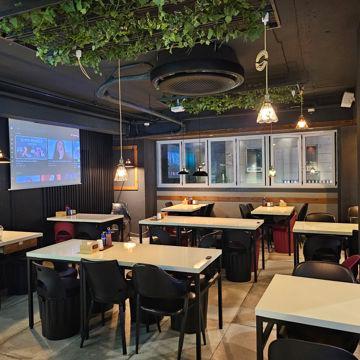 번화가 상권, 한남동에 위치한 2층 상가 임대