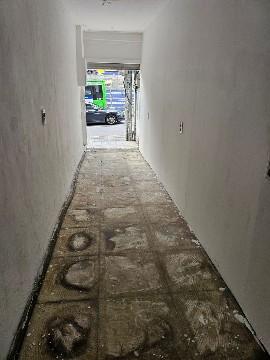 홍대정문 버스정류장 바로앞