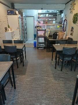 실내포차 도로변에 있습니다