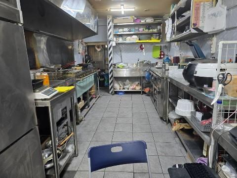 주거 지역에 위치해 있어서 단골 주민 잠재 고객님들이 많습니다