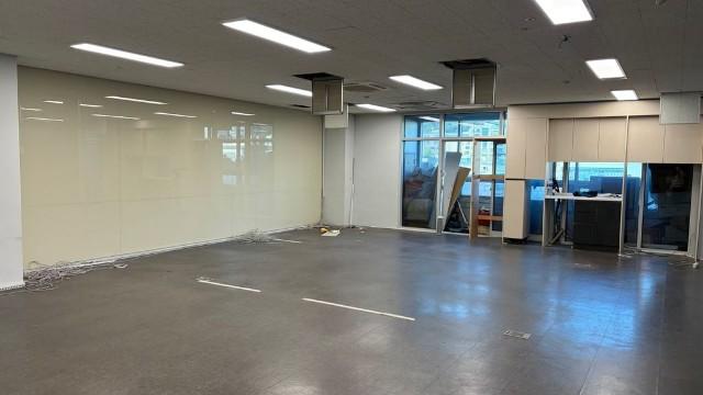 DMC첨단산업센터 211호 (DMC지원시설)