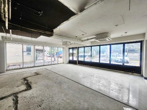 JS 홍대입구역 초역세권 1층 유동인구 많은 상가 임대