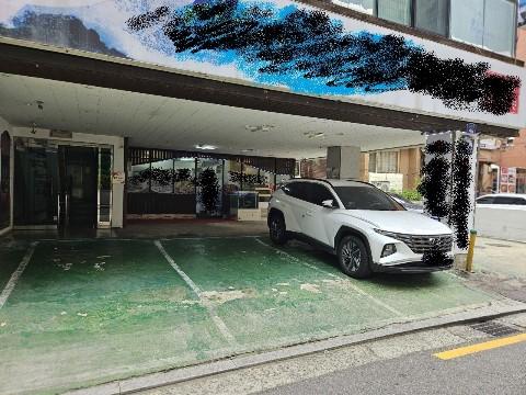 위치좋은 단골손님 풍부한 음식점