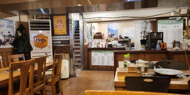 유동인구 많은, 동숭동 대학로에 위치한 지하1층 술집