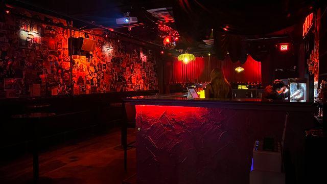 신사동 도산공원 인근에 위치한 지하층 핫한 바(Bar)