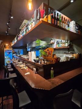 아담하지만 알찬 다찌석 구조의 `이자카야` 입니다.