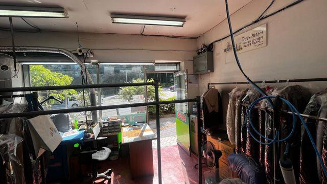 8차선 대로변 1층 상가 입니다. 광고효과 좋습니다.